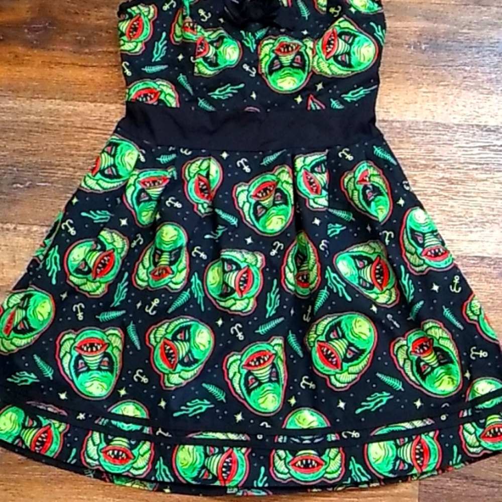 Sourpuss XL Swamp Creature Strapless Party Dress Fits More Like A Junior Large